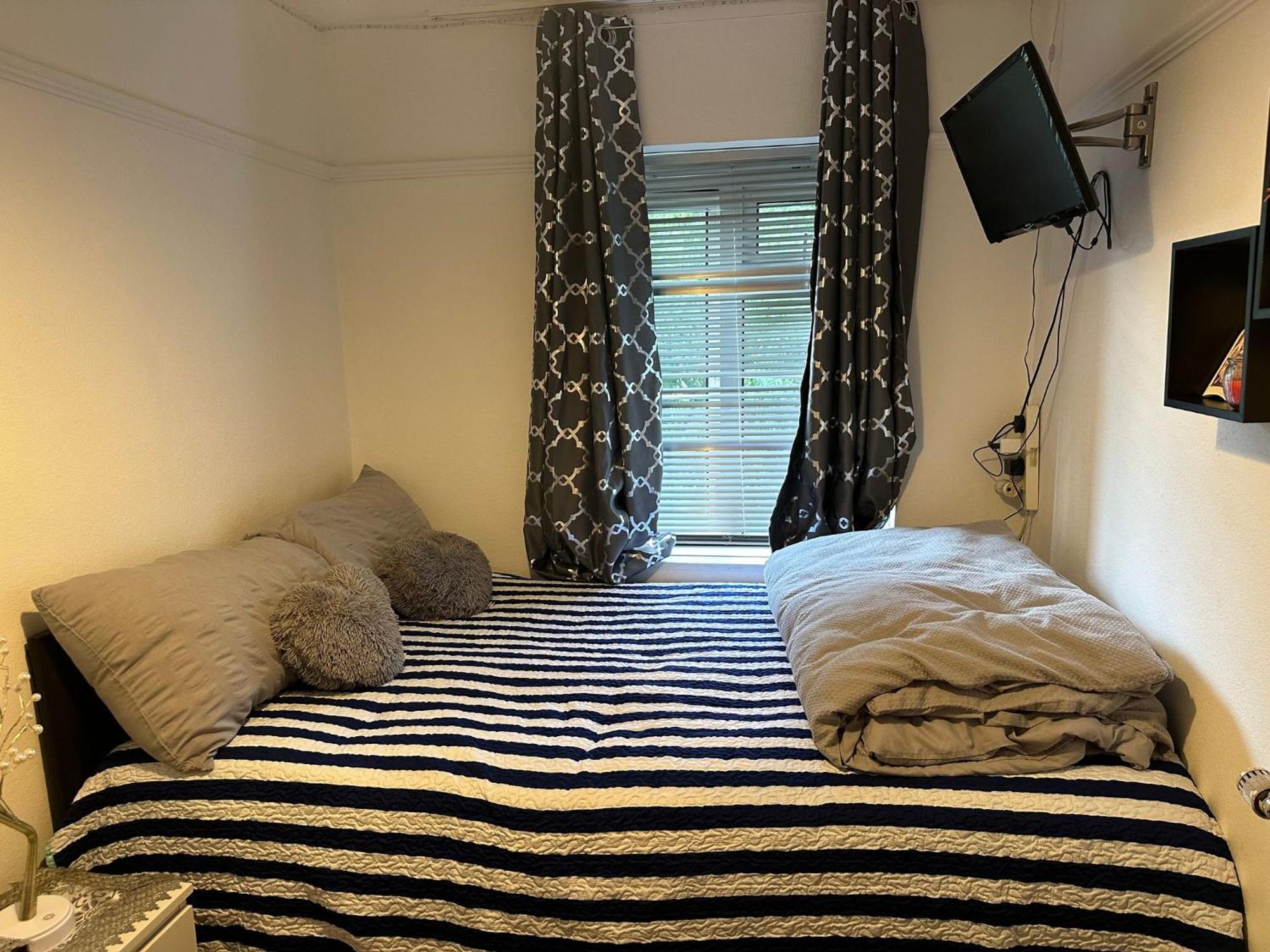 4 Bed Masonette With Garden Guest house *