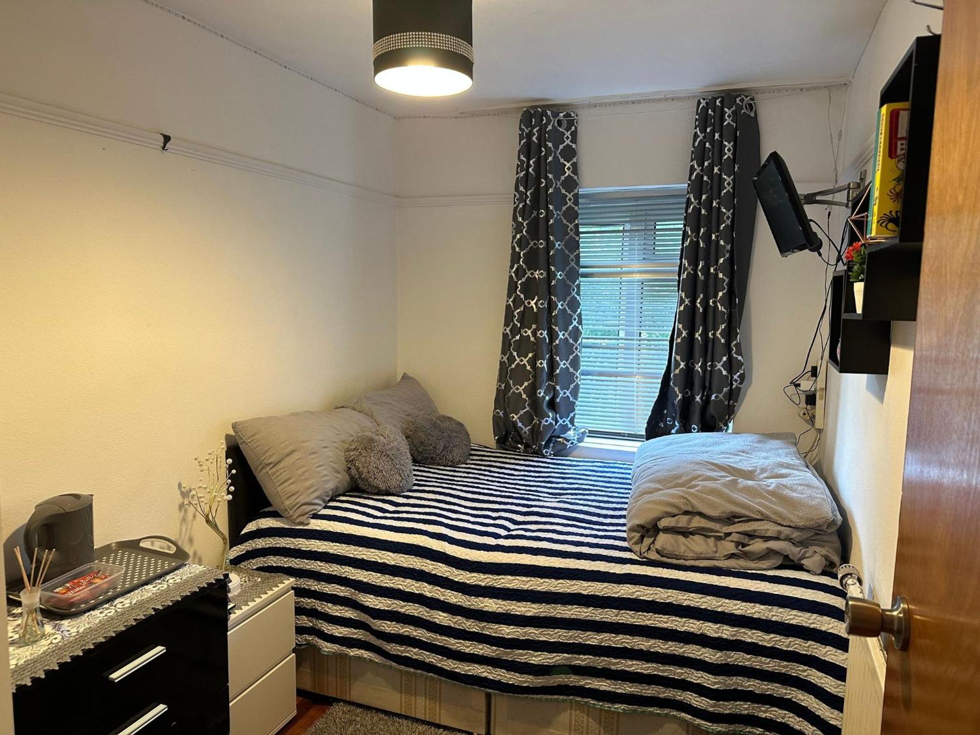 4 Bed Masonette With Garden Guest house *